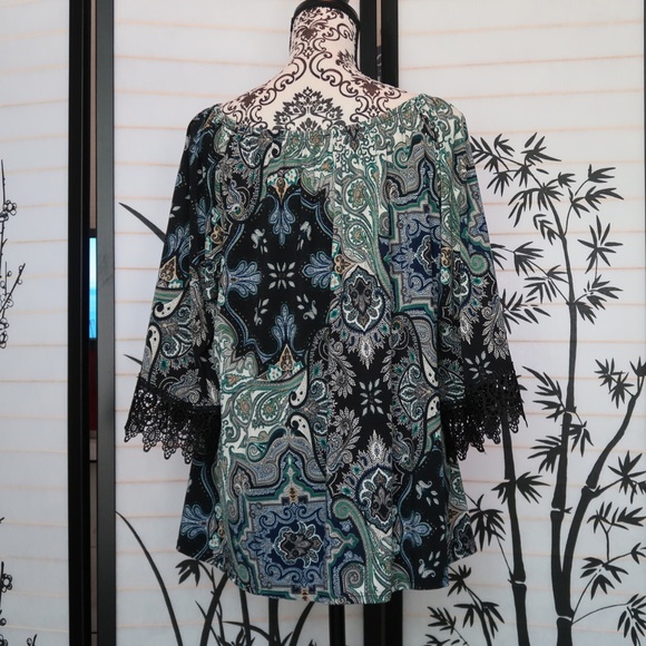 Vall Lace Bell Sleeve Tunic - Picture 3 of 3